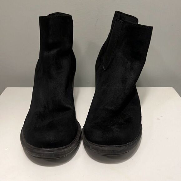 Merona Women's Black Classic Wedge Heel Slip On Slimming Ankle Boots Size 8 - Picture 3 of 11